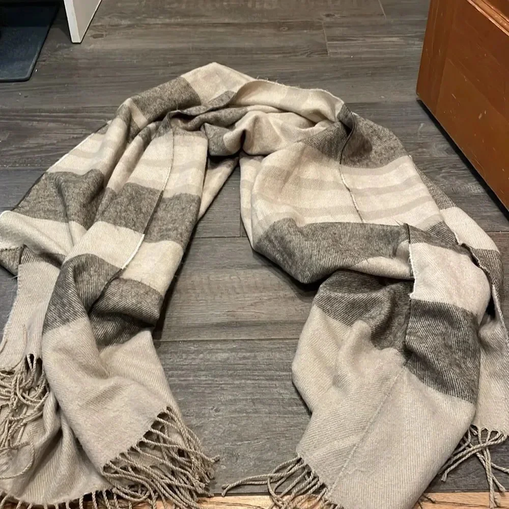 Collectioneighteen cream and gray striped woman’s scarf